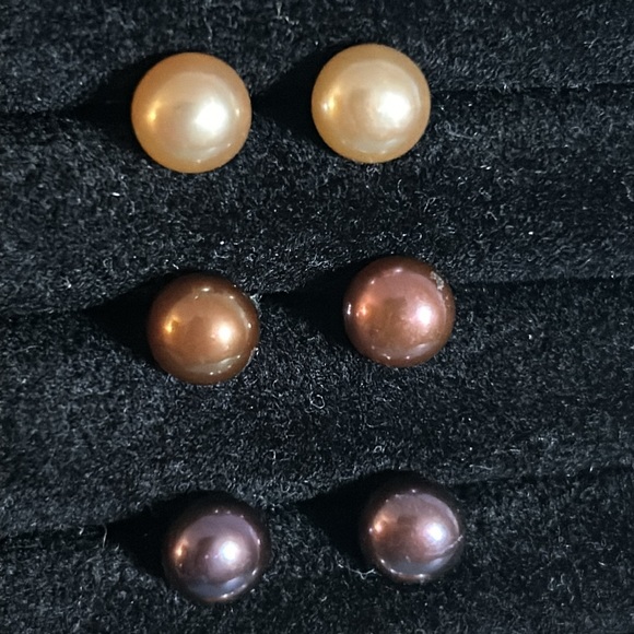7 Pairs Cultured Freshwater Natural and Dyed Pearl Round Stud Earring Set - Picture 2 of 4